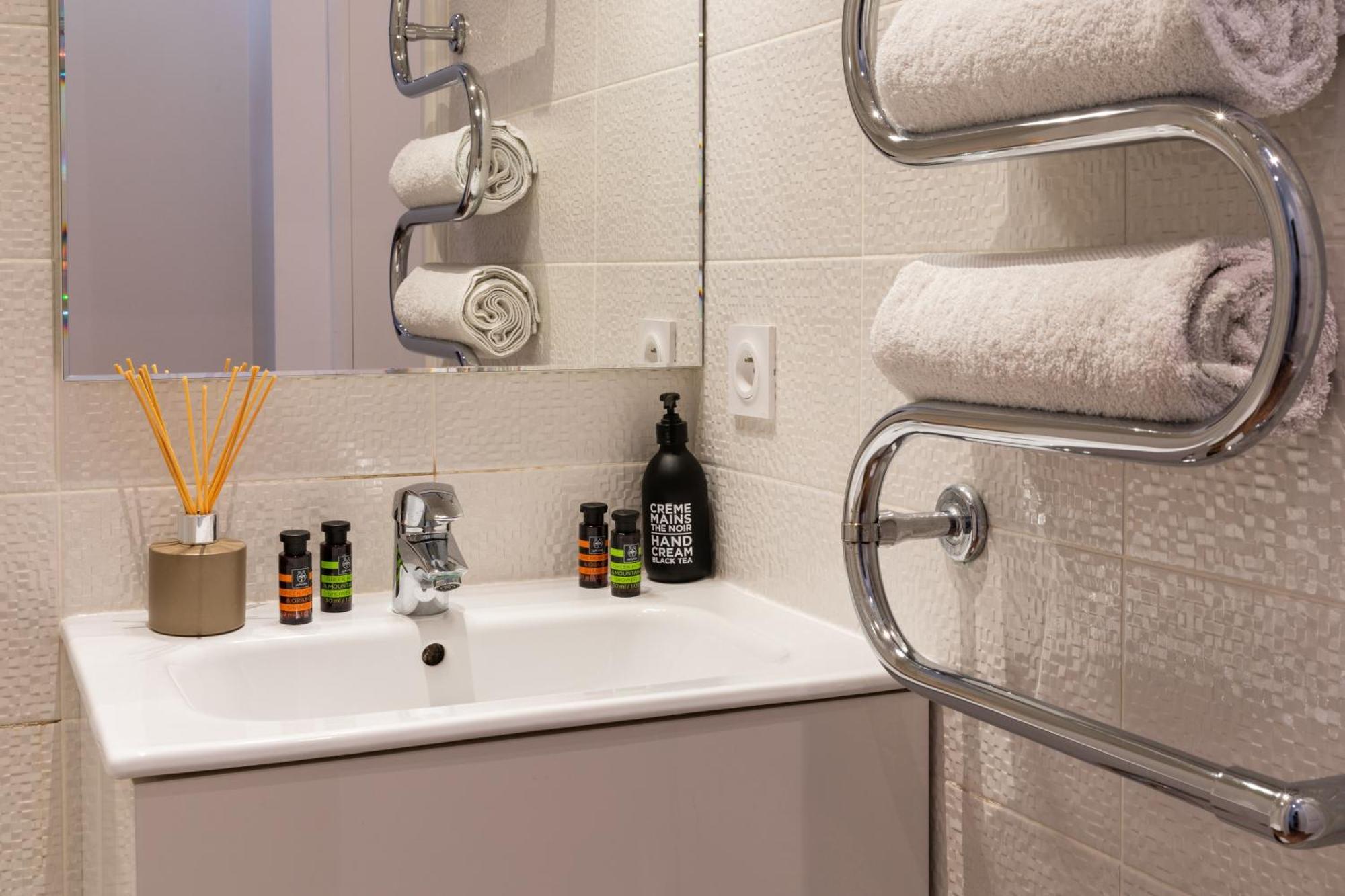 Mohom - Berges Du Rhone Apartment